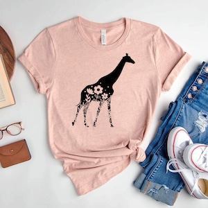 Floral Giraffe T-shirt, Animal Shirt, Zoo Gift, Giraffe Top, Safari Shirt, Giraffe Lover Tee, Safari Mode Trip Shirt, Giraffe Women&#39;s Shirt