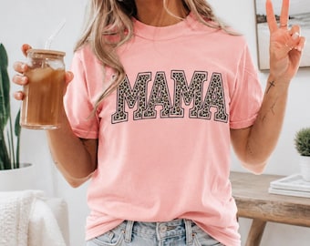 Camiseta Comfort Colors Mama con estampado de leopardo, camiseta moderna para mamá, regalo para el Día de la Madre, estampado animal para mamá, regalo para mamá primeriza, camiseta desgastada para mamá
