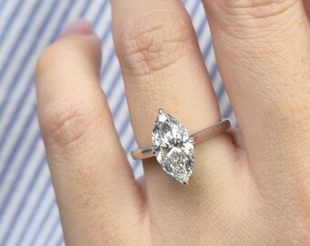 Anillo solitario de diamantes cultivados en laboratorio con corte marquesa: joyería nupcial de oro ético