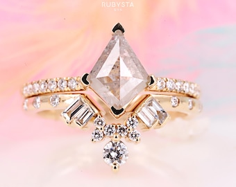 Anillo de compromiso de diamantes con forma de cometa sal y pimienta