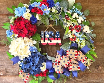 Patriotyczny wieniec kwiatowy, USA, Americana, wystrój na Dzień Pamięci w stylu vintage, rustykalne akcenty