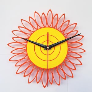 Orologio da Parete in Carta a forma di Fiore, Design Unico e Colorato, Arte Funzionale per Ogni Ambiente, Orologio Margherita Giallo Arancio
