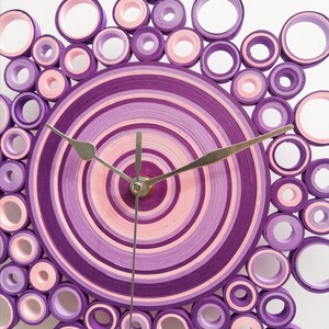 foto dell'orologio visto di lato con lancette alluminio