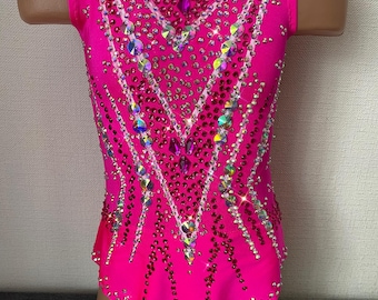 Under beställningen Rytmisk gymnastikdräkt specialsydd för flickor