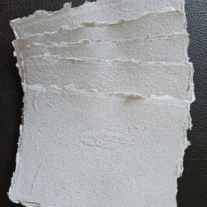 100 % Recyceltem Handgeschöpfte Papier in Hellviolett
