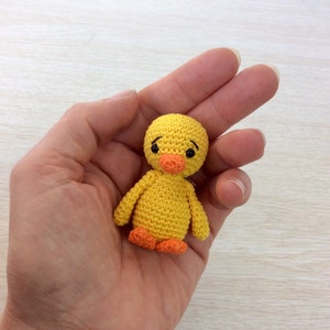 Chirpy chick, crochet chick, Amigurumi chick, chick keyring, Easter chick