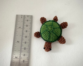 Gehäkelte Schildkröte: Kleine Amigurumi Schildkröte als Schlüsselanhänger