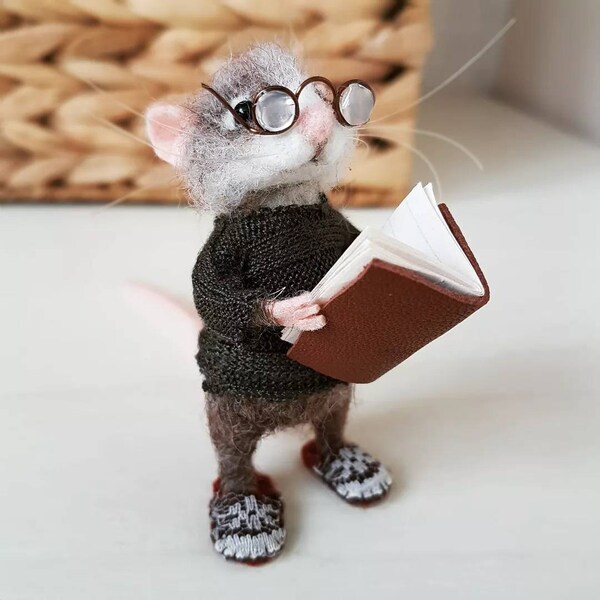 Needle felted mouse with glasses, Mouse with book, Needle felted animal, Wool animals