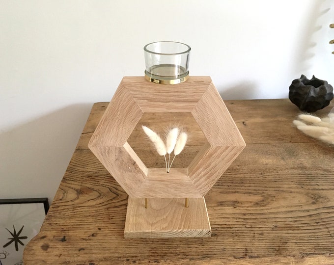 Geometric candle holder in natural oak wood