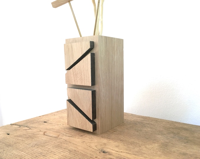 Geometric vase in natural oak wood perfect for dried flowers - Mother's Day gift