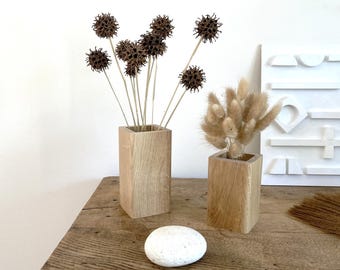 Jarrón de madera de roble natural para flores secas: una idea de regalo original.