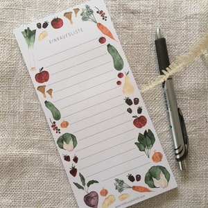 Puede incluir: Un bloc de notas de lista de la compra blanco con un borde de ilustraciones de verduras y frutas dibujadas a mano con acuarela. El texto "EINKAUFLISTE" est&aacute; en la parte superior del bloc de notas.