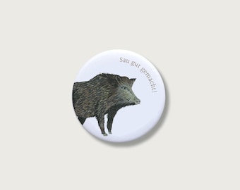 "So well done!" fridge magnet | 55 mm | Funny magnet with wordplay | for hunters and foresters with wild boar || HEART & PAPER