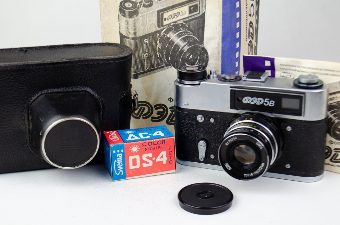 ソ連製の FED-5 B ビンテージ レンジファインダー 35 mm フィルム