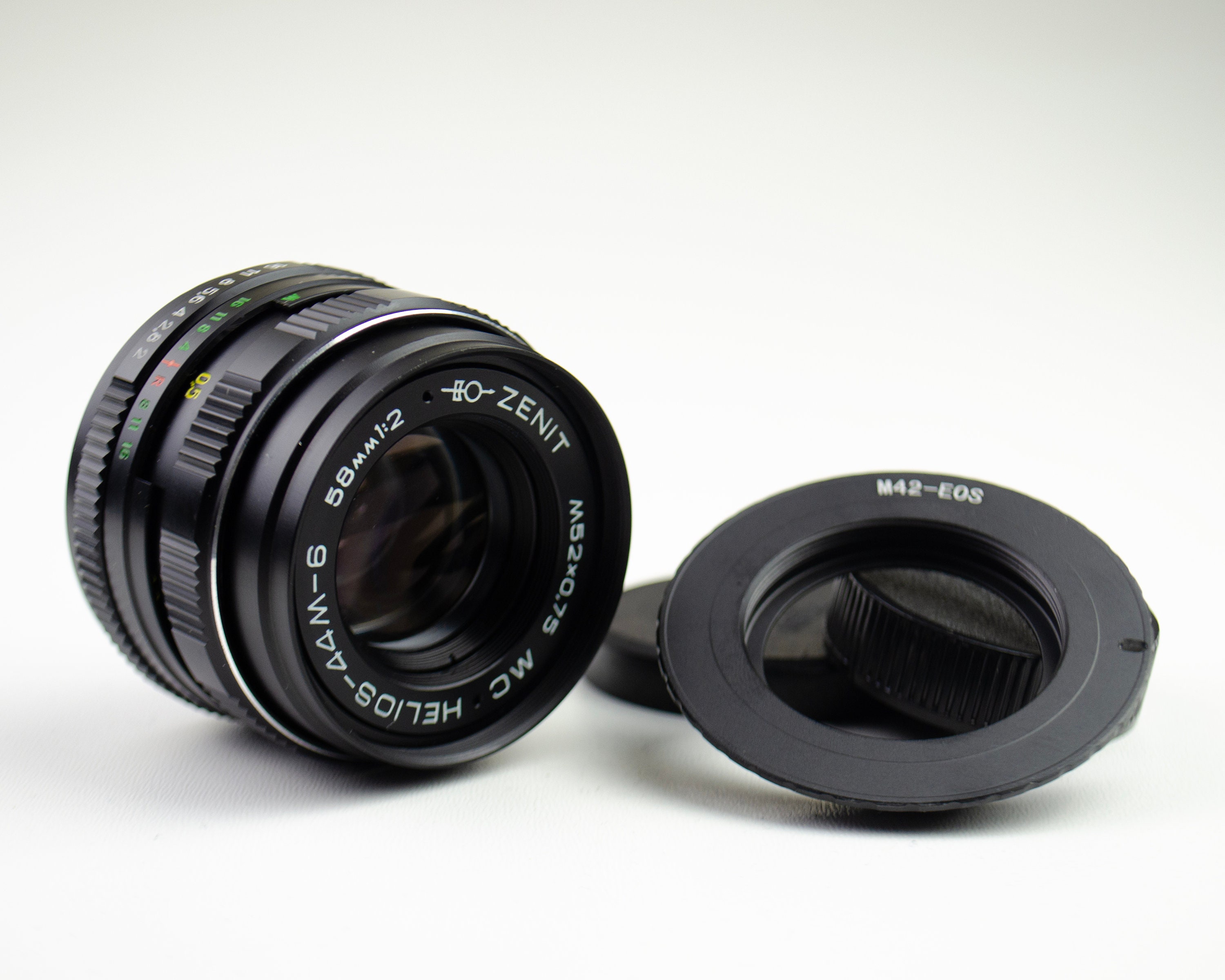 Helios-44 M-6 MC f 2.0/58 mm。Canon 用レンズマウント。レンズ