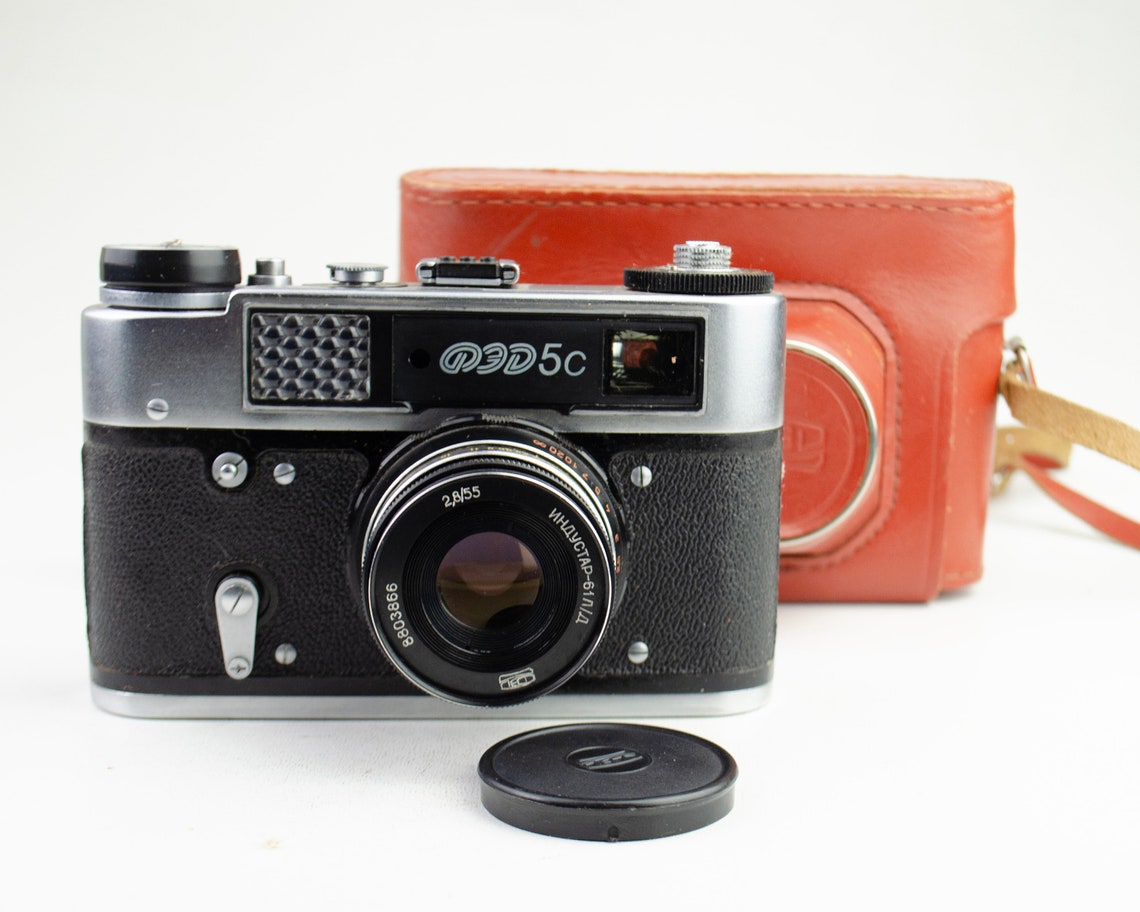 FED-5c-Soviet rangefinder small format camera (Camera 35 mm) and lens Industar-61 f2.8 52 mm, foto 1 de 5