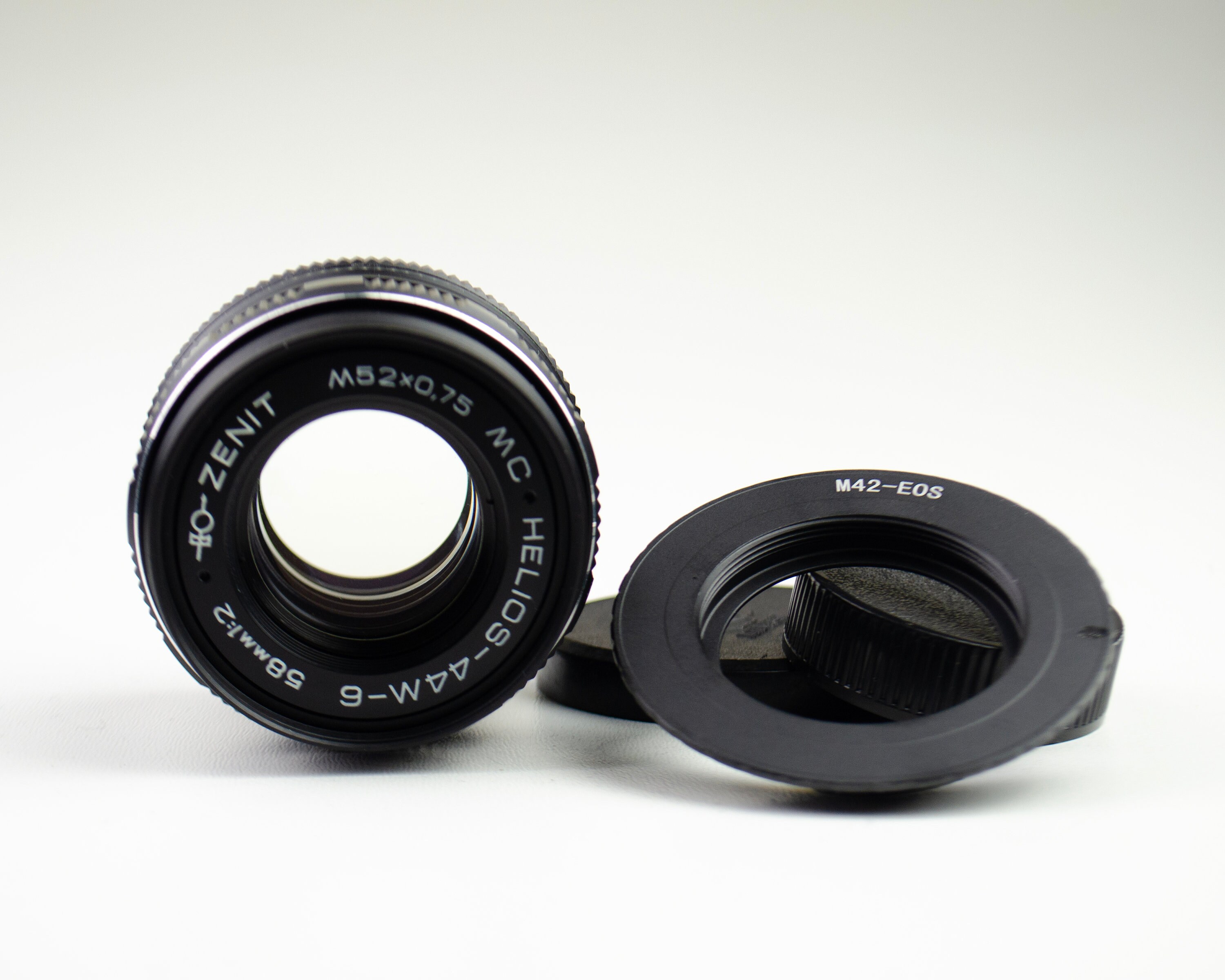 Helios-44 M-6 MC f 2.0/58 mm。Canon 用レンズマウント。レンズ