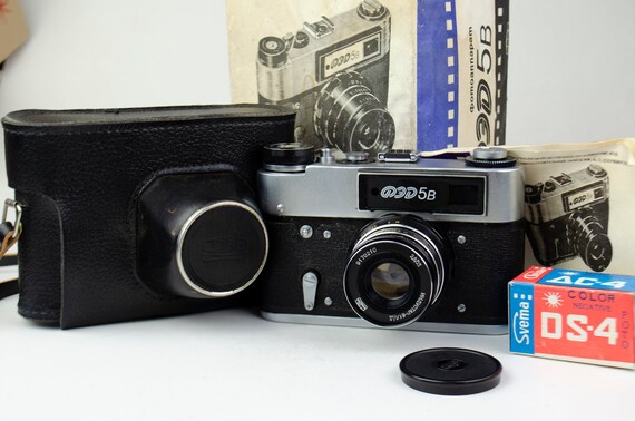 ソ連製の FED-5 B ビンテージ レンジファインダー 35 mm フィルム