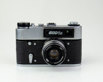 ソ連製の FED-5 B ビンテージ レンジファインダー 35 mm フィルム