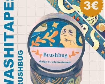 Puede incluir: Dos rollos de cinta washi con un diseño azul, amarillo y blanco con un fantasma de dibujos animados y patrones florales. El texto "Brushbug" y "design by atomeofmonie" está impreso en la cinta. El precio es de 3 euros.
