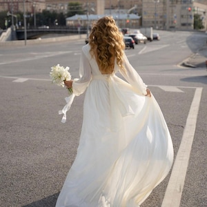 Bescheidene Brautkleid | Langarm Brautkleid | Brautkleid mit offenem Rücken | Lange Schleppe Brautkleid | Schlichtes Brautkleid | Luftiges Kleid