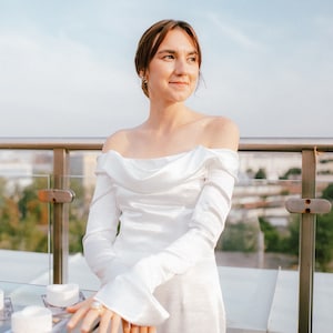 Vestido de novia midi / vestido de novia fuera del hombro / vestido de manga larga / vestido para bailar / vestido de recepción / vestido con una hendidura