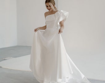 Robe de mariée une épaule | Robe de mariée longueur au sol | Robe de mariée longue | Robe de mariée moderne | Robe de mariée modeste