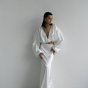 Long sleeve wedding dress | Floor Length Wedding Dress | V-neck Wedding dress | Modern wedding dress | Minimalist wedding dress |Bridal Gown
