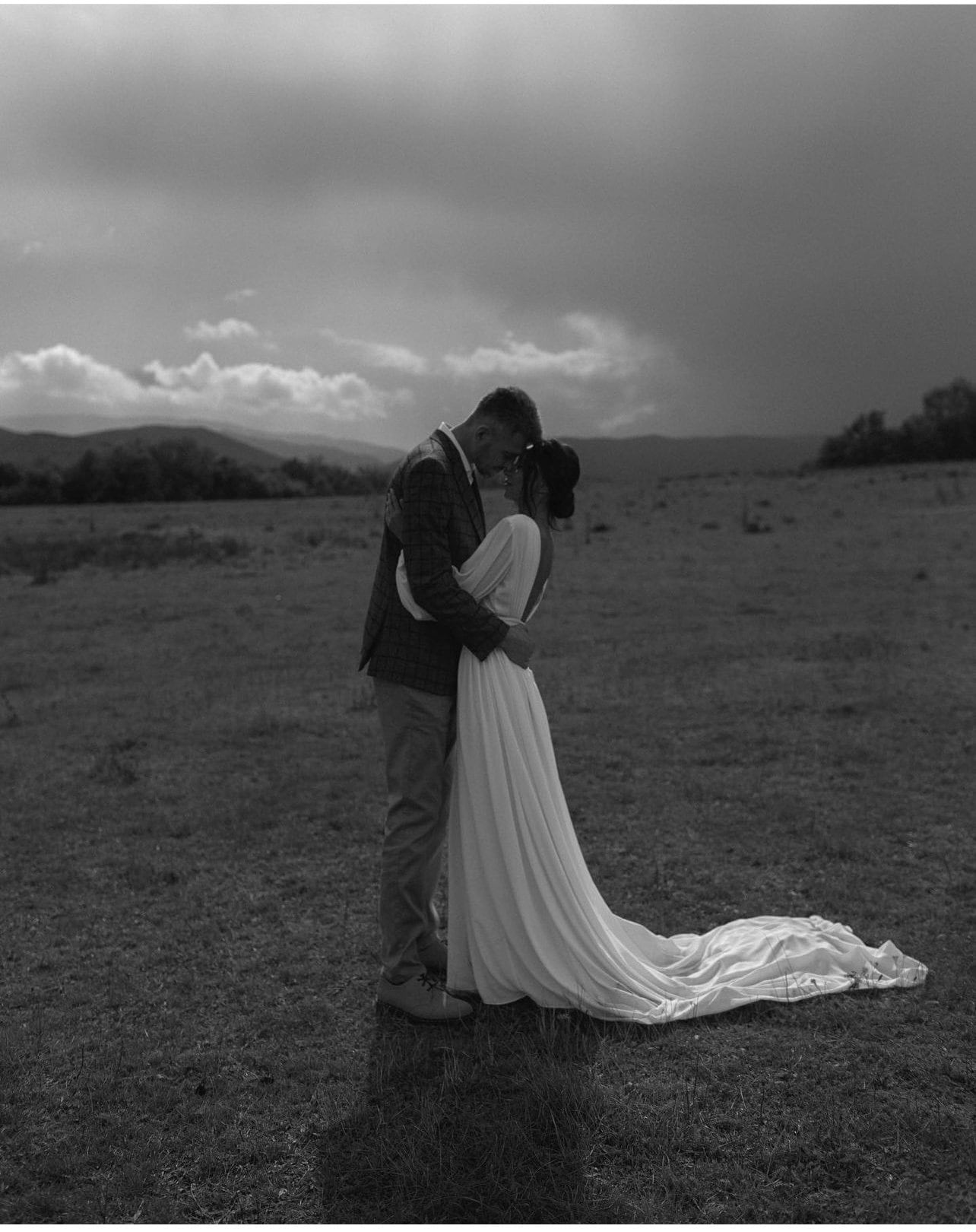Robe de mariée en mousseline aérienne dos ouvert