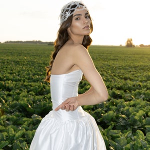 Trouwjurk met lage taille | Mouwloos minimalistisch ontwerp | Taft-trouwjurk | Corset trouwjurk met pofrok | Jurk met lage taille