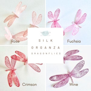 Handgedruckte Libellen aus Seidenorganza in den Farben rosa und rot, zum Aufnähen auf Stofflibellen