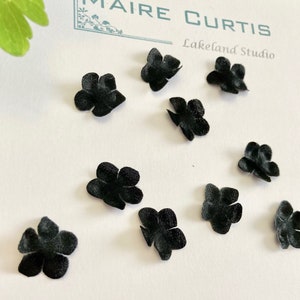Schwarzer Seiden Satin Vergissmeinnicht, schwarze 3D Stoffblumen, Blumen für die Goth Hochzeit