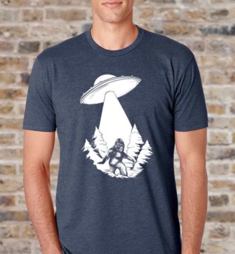 Bigfoot UFO Abduction T Shirt Funny Sasquatch Kurt Vonnegut - Etsy