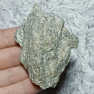 AAA+ quality Silver green Aventurine rough piece Collectible specimen sparkling Healing crystal reiki stone natural gemstone 71x55x18 mm