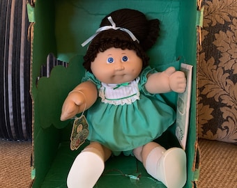 Coleco Cabbage Patch Kids Girl Doll | Jesmar, Spain | Brown Hair | Blue Eyes | Brown Hair | New in Inner Box