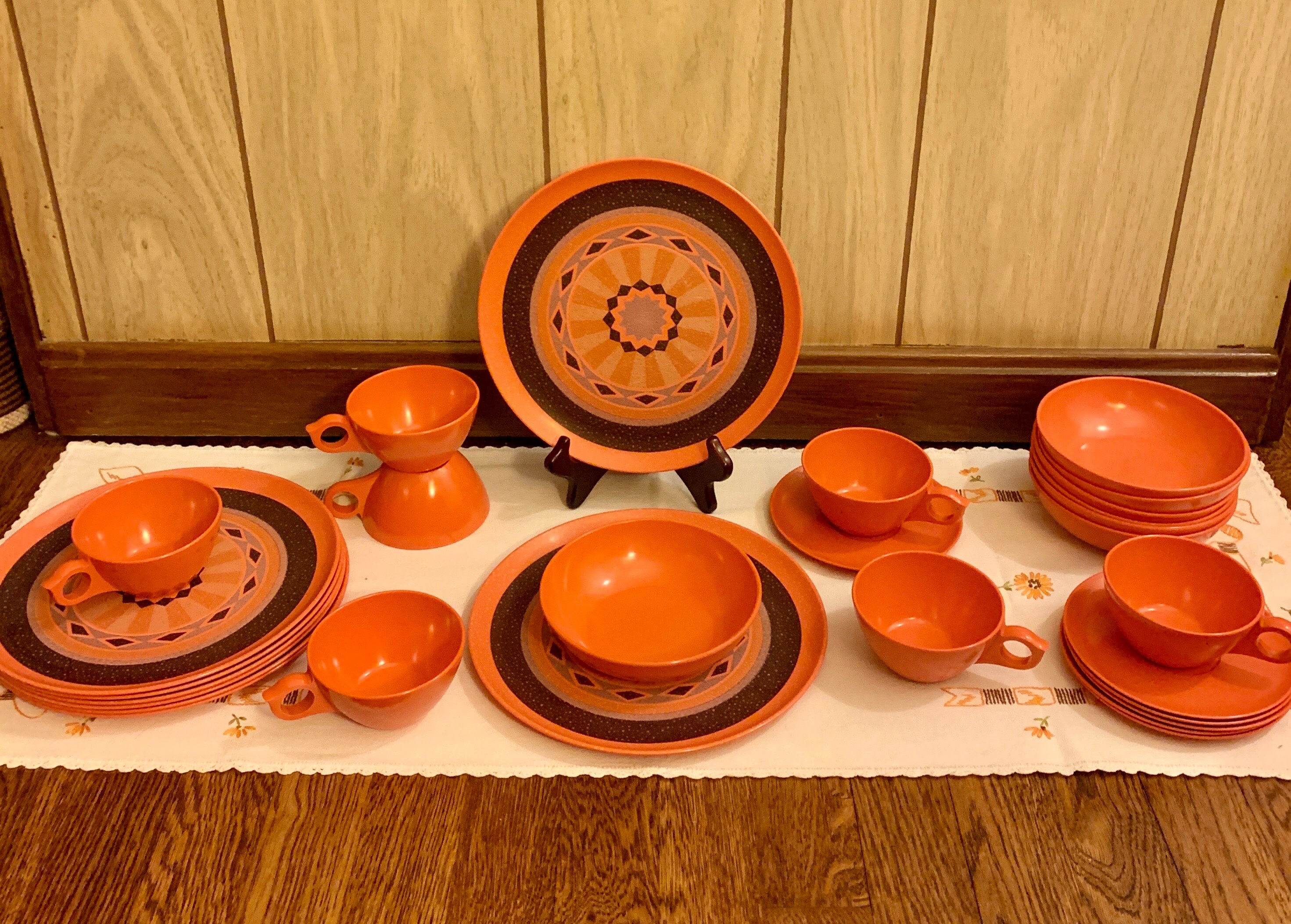 Retro melamine deals dinnerware sets