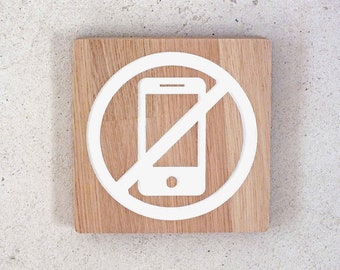 No smartphone sign. Wooden sign with engaved no cell phone icon. Mobile phone not allowed. No mobile phone please.