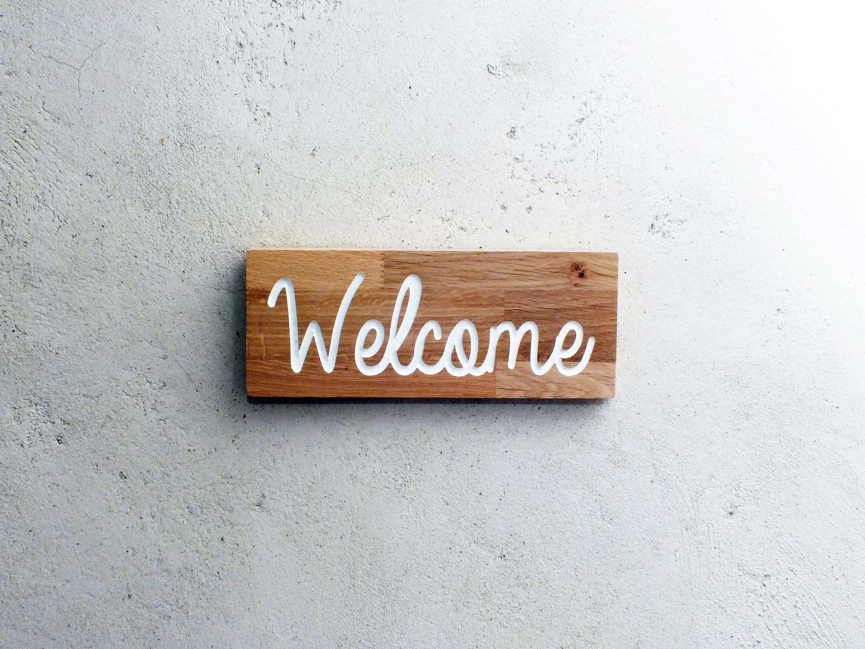 Plaque de Porte avec Inscription Welcome Gravée et Peinte, Pancarte en Bois, Panneau Chêne Massif, E
