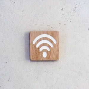 Engraved wooden sign to locate a wifi hotspot access, Wifi pictogram door plate, wireless hotspot sign, restaurant, hotel wooden signage