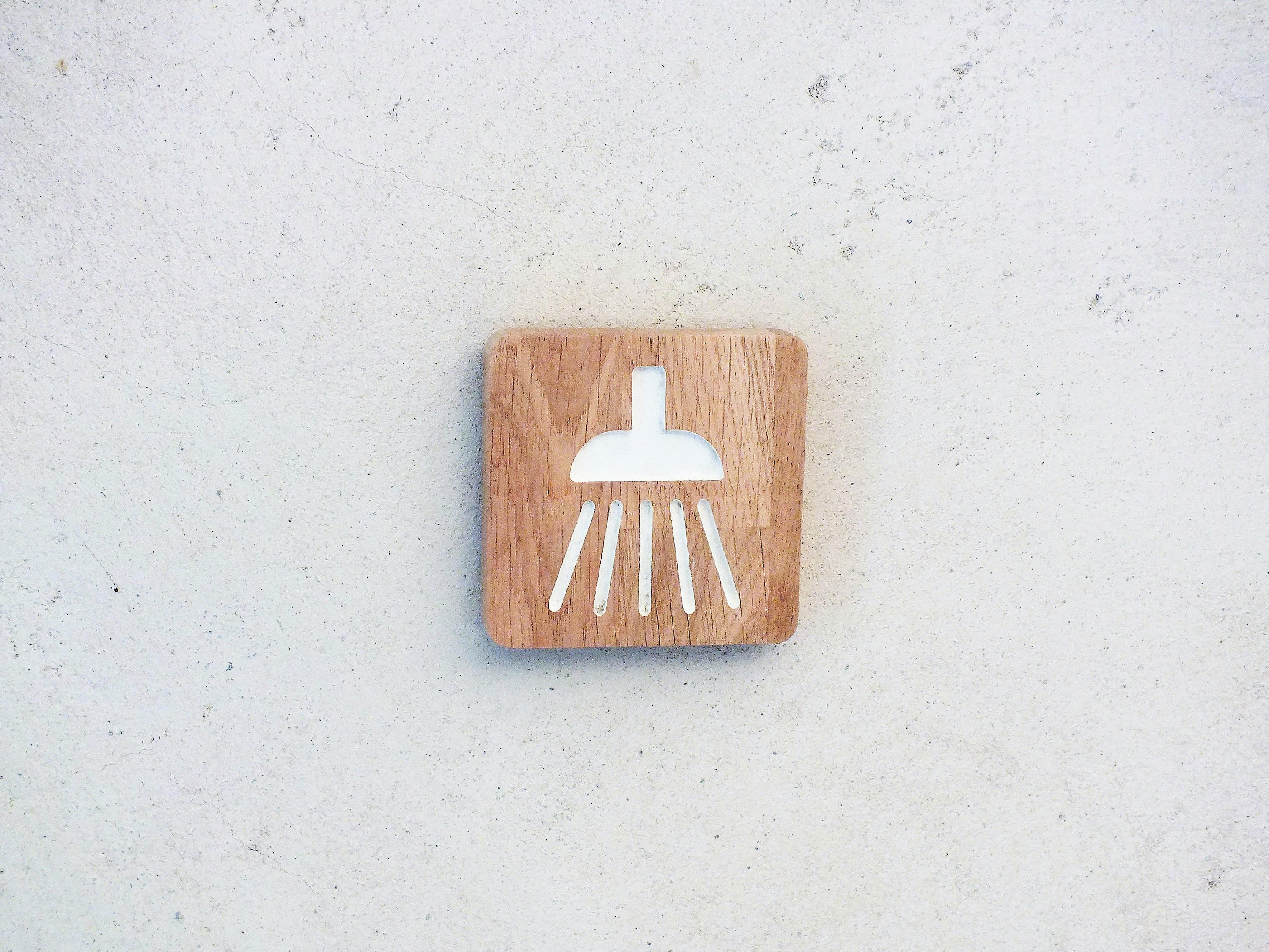 Plaque de Porte en Bois Gravé Pour La Salle Bain avec Pictogramme Douche