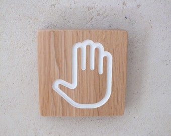 Private sign in solid wood. Private sign in engraved oak and painted white.