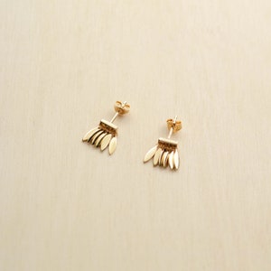 Gold-plated tassel stud earrings - Shade