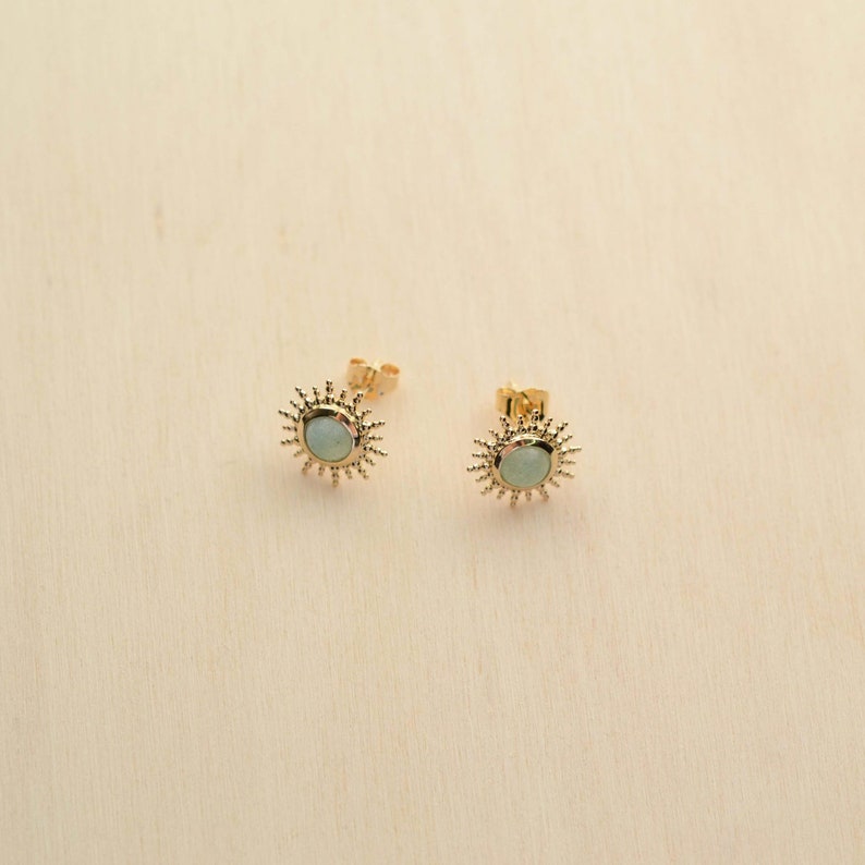 Gold-plated sun earrings adorned with an aventurine Comet image 2