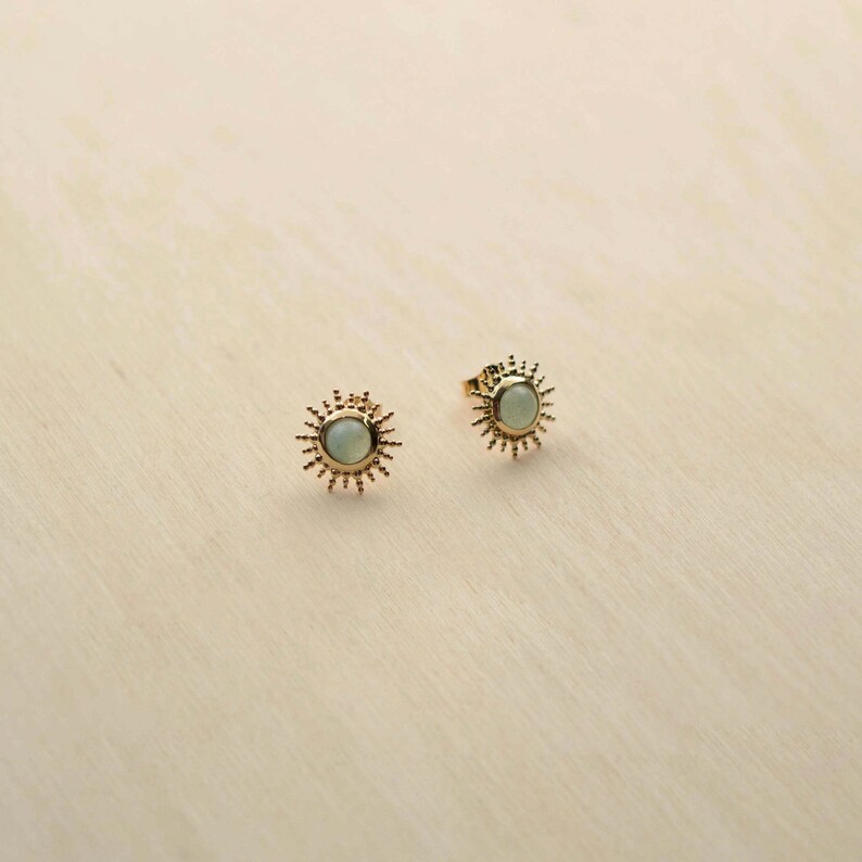 Gold-plated sun earrings adorned with an aventurine Comet image 3