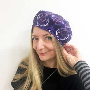 Lila Baskenmütze, 60er Jahre Baskenmütze, Vintage Mode, Sixties Bedruckte Textilien.