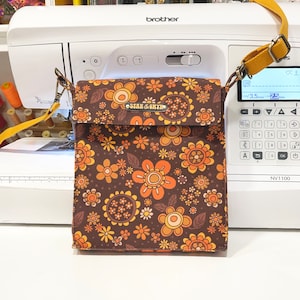 1970er Jahre Tasche, Flower Power Stoff, Retro Print, Vintage Vibes, Klein, Schultertasche, Umhängetasche, 1960er Mode, handgemachte Geschenke