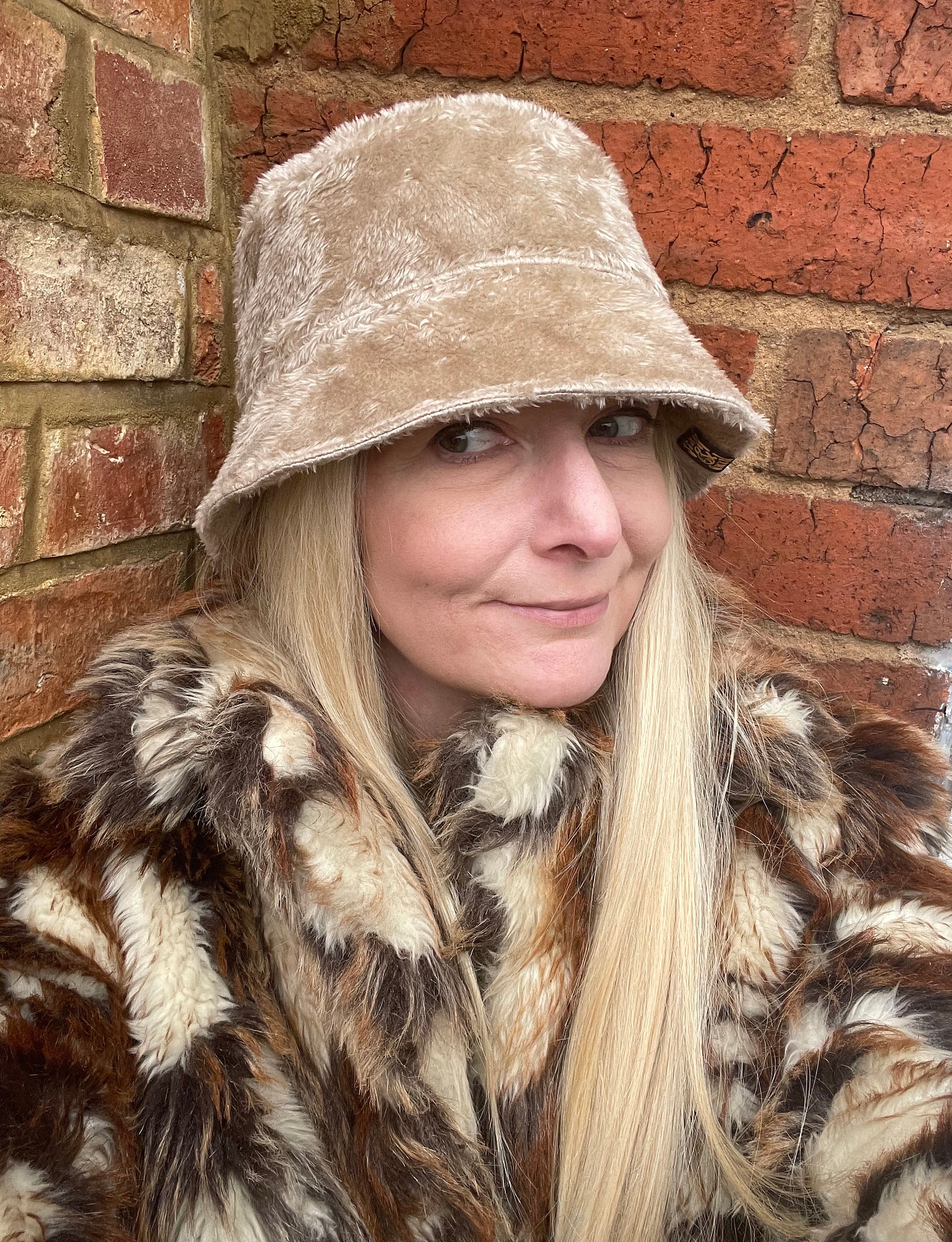 Handmade Cream Faux Fur Bucket Hat: Fleece Lined Winter Hat  display picture 2