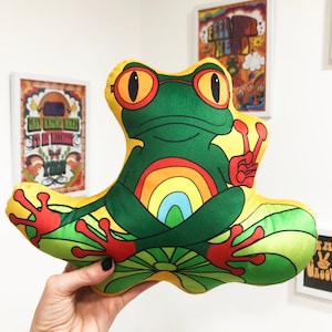 Cojín de rana hippie, peluche de rana de la paz, decoración hippie para el hogar.