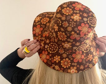 Chapeau de soleil rétro, chapeau à large bord, floral des années 70, chapeau, tissu des années 60, chapeau de soleil vintage, Flower Power.