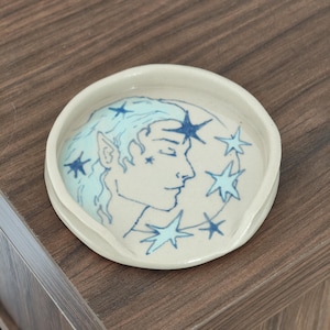 Poggiamestolo in ceramica / Portautensili fatto a mano / Fata illustrata
